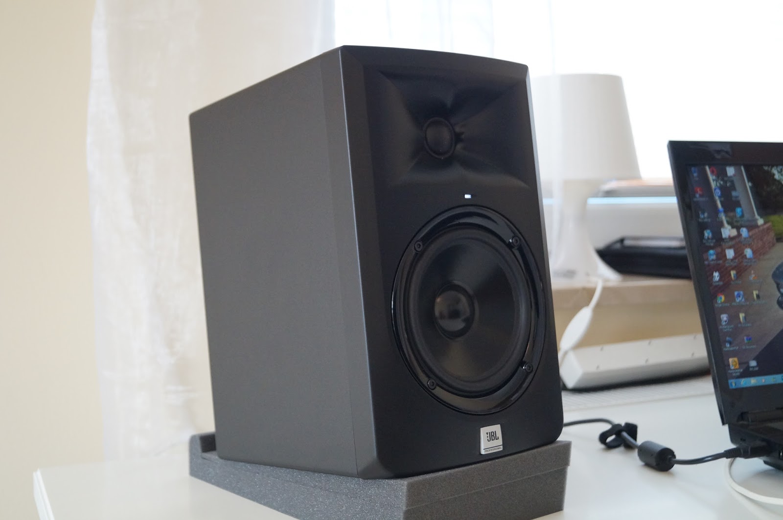 Không thể bỏ qua loa kiểm âm JBL LSR305 trong năm nay Không thể bỏ qua loa kiểm âm JBL LSR305 trong năm nay