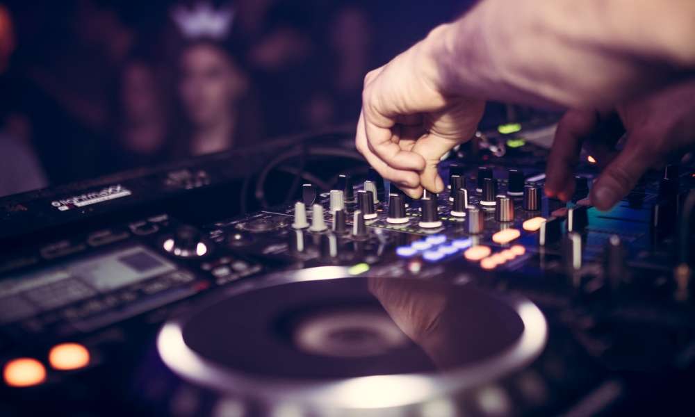 Top 4 bàn DJ 2 đĩa đáng mua nhất năm 2020