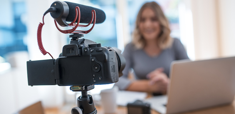 Thiết bị livestream hát karaoke trên Facebook cần những gì?